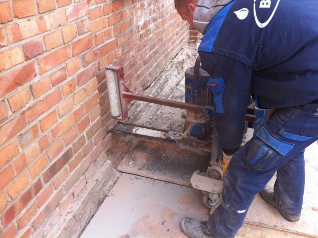 Horizontalsperre durch Sägeverfahren